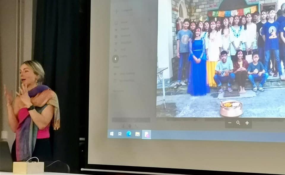Tuuli presenting Wind of Change to a school group in Seinäjoki